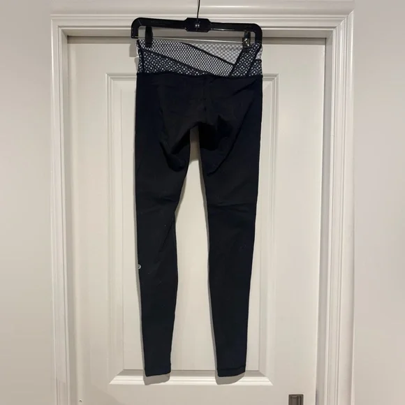 Lululemon Black and White Patterned Leggings - Picture 2 of 3